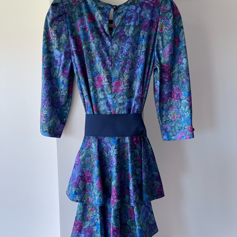 Sassy, funky 80's dress with three ruffle layers, embroidery print S6 - Picture 2 of 8